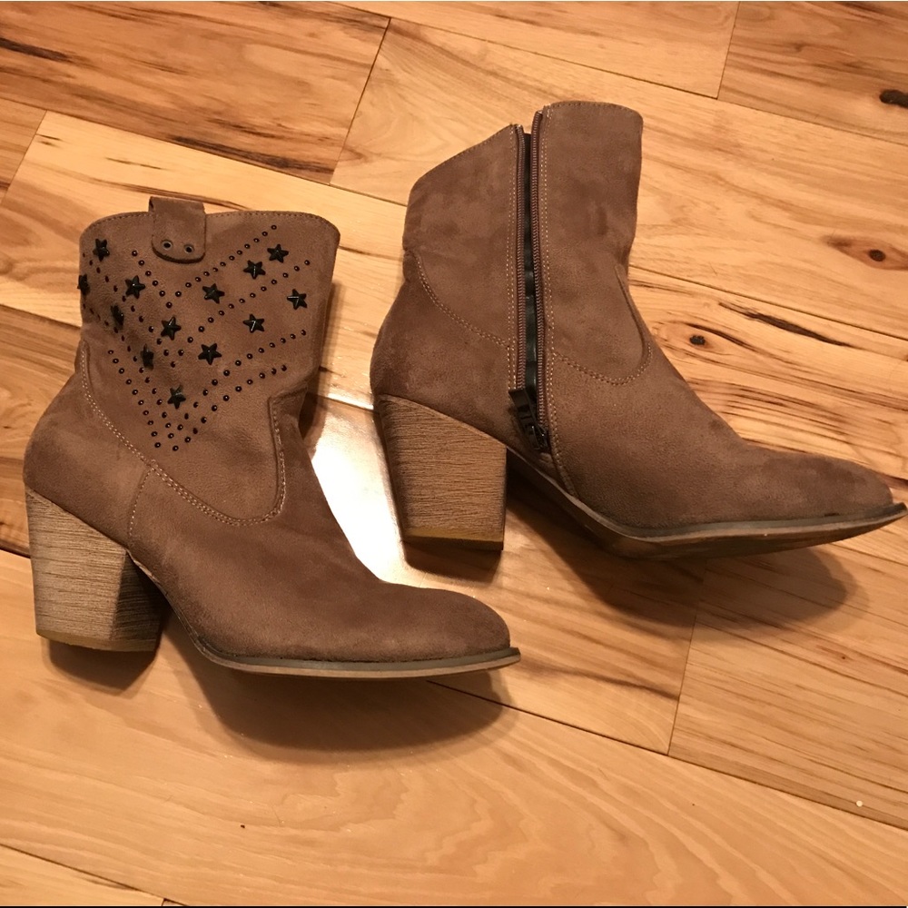 Light Brown short cowgirl boots, 7.5